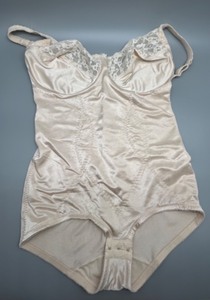 lot 249 image: Vintage Flexees Style 6856 Beige Full Body Suit Shapewear Lingerie 36D - Made in USA