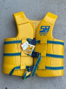lot 256 image: Vintage 1960s New With Tags Ski Master Competition Ski Team Puffy Foam Life Vest, Adult Medium