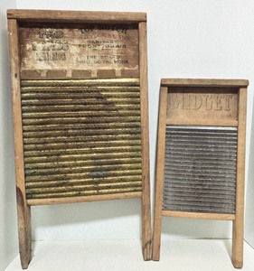 lot 264 image: Vintage Washboard Duo National Washboard Co. No. 801 and Midget Sink