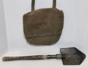 lot 267 image: Vintage Military Surplus Foldable Entrenching Tool with Bag