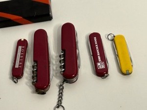 lot 353 image: Collection of 5 Victorinox Swiss Army Pocket Knives with Sheaths