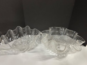 lot 300 image: Lucite Clam Shell and Large Scalloped Bowl for Weddings or Events