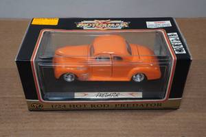 lot 9 image: Motormax Hot Rod Predator 124 Sclae Model Car