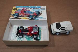 lot 22 image: Super Hyper Racer 4WD Motorized Race Car Construction Kit