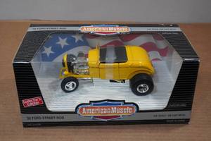 lot 24 image: Ertl American Muscle 32 Ford Street Rod 118 Scale Model Car