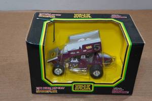 lot 27 image: Racing Champions Sprint Car 124 Scale Model Car - #5