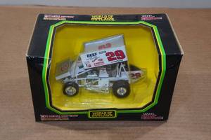 lot 29 image: Racing Champions Sprint Car 124 Scale Model Car - #29