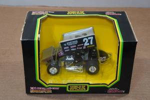 lot 32 image: Racing Champions Sprint Car 124 Scale Model Car - #27