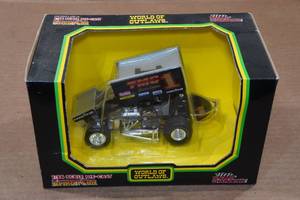 lot 44 image: Racing Champions Sprint Car 124 Scale Model Car - #1