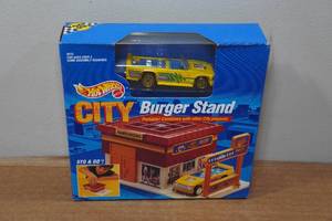 lot 47 image: Hot Wheels City Burger Stand