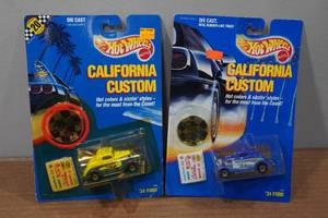 lot 57 image: 2 Hot Wheels California Custom Model Cars - 34 Ford
