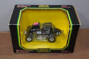 lot 82 image: Racing Champions Sprint Car 124 Scale Model Car - #11