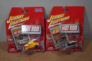 lot 100 image: 2 Johnny Lightning Hot Rod Magazine Diecast Cars