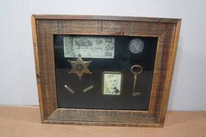 lot 113 image: Novelty Old West Theme Shadow Box
