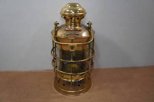 lot 117 image: Vintage Masterhead Co Brass Ship Lantern