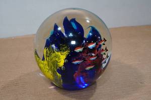 lot 126 image: Vintage Fish Aquarium Glass Paperweight