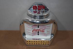lot 136 image: Vintage Coca-Cola Diner Cookie Jar