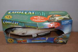 lot 163 image: Novelty Singing Cool Cat Fish