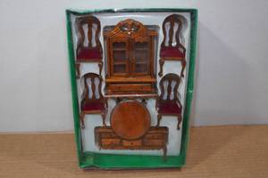 lot 168 image: Vintage Toy Miniatures Wooden Dining Room Doll House Set