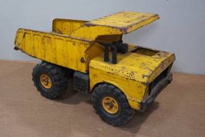 lot 183 image: Vintage Tonka Dump Truck