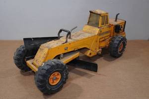 lot 185 image: Vintage Tonka Road Grader Tractor