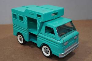 lot 200 image: Vintage Structo Camper Truck