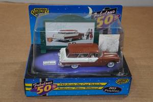 lot 203 image: Road Champs 1955 Pontiac 143 Scale Model