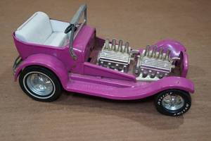 lot 206 image: Vintage Nylint Twin Engine Ford Model T Roadster Model Car