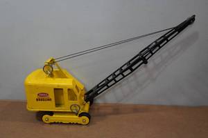 lot 212 image: Tonka Dragline Toy Tractor