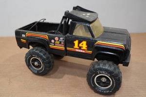 lot 214 image: Tonka Pressed Steel 4x4 Pickup Truck