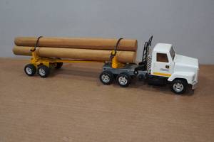 lot 224 image: Ertl John Deere Pulpwood and Sawlog Hauler