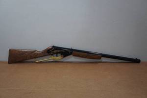 lot 230 image: Vintage Lever Action Daisy Model 103 BB Gun