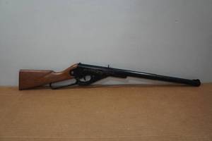 lot 231 image: Vintage Lever Action Daisy Model 105 BB Gun