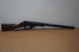 lot 232 image: Vintage Lever Action Daisy Model 36 BB Gun