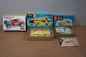 lot 248 image: Assorted Vintage Model Car Building Sets