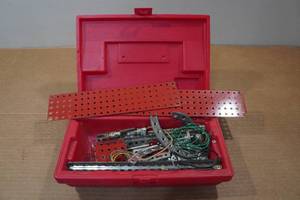lot 262 image: Erector Building Set