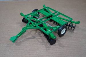 lot 263 image: Ertl John Deere 116 Scale Disc Harrow