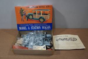 lot 279 image: Hubley Model A Station Wagon Metal Car Kit