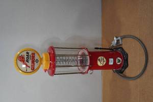 lot 284 image: Roar with Gilmore Gas Pump Replica