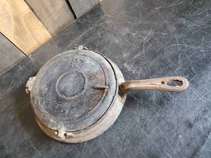 lot 7 image: Vintage Cast Iron Waffle Iron For Stovetop or Open Fire