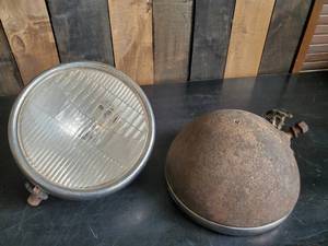 lot 10 image: 2 Vintage FORD Headlights Twilite Style