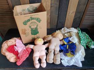 lot 44 image: Cabbage Patch Dolls Clothing and Box  Fun Vintage Lot