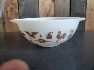 lot 60 image: Eary American Cinderaella Mixing Bowl 443 12 Quart