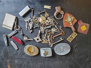 lot 76 image: Vintage Lot of smalls,   Keys, Belt buckles, Pocket knives and much more