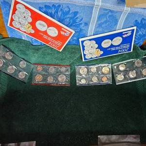 lot 31 image: 2004 P & D Mint Sets
