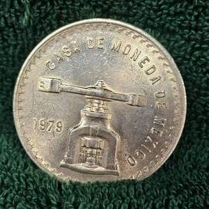 lot 60 image: 1979 Mexico 1 Troy oz Silver Round Casa De Moneda