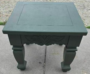 lot 232 image: Broyhill hardwood forest-green painted side table