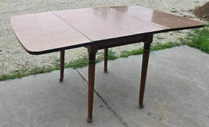 lot 235 image: Drop leaf table