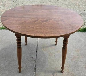 lot 242 image: Small, sturdy dining table