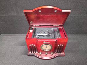 lot 255 image: Emerson Antique-style Radio  CD Player